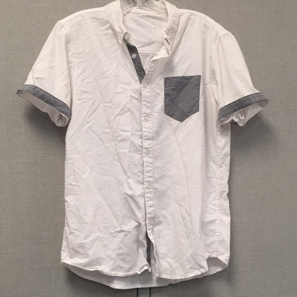 White shirt sleeve men’s button down